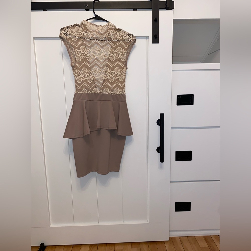 A’gachi  ❤︎︎ Peplum waist dress - S